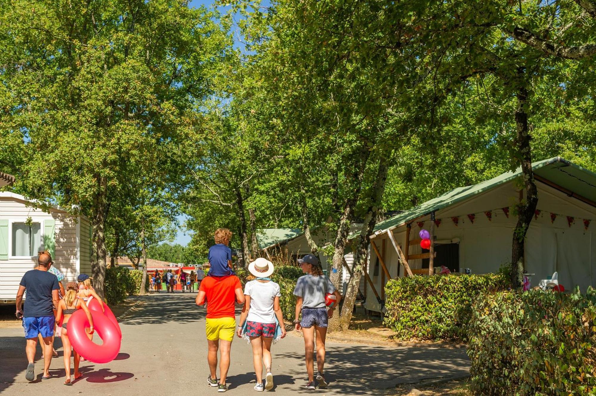 Camping Domaine De Chaussy ลากอร์ซ ภายนอก รูปภาพ